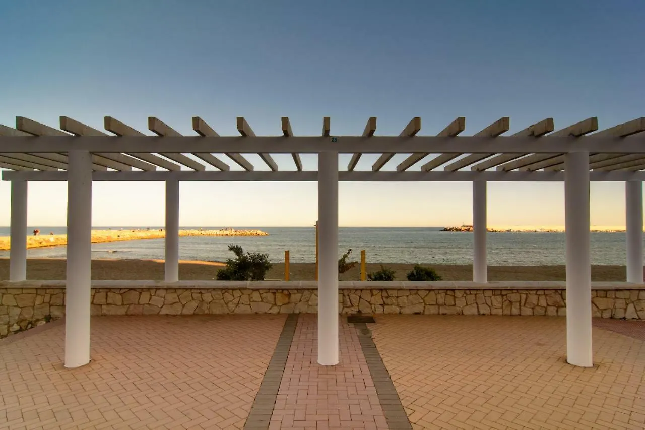 River Playa Beachfront Apartment, Large Terrace Fuengirola 0*,  Spanien